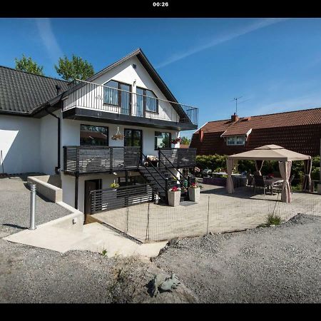 Lagenhet I Villa Pa Fornudden Tyreso Buitenkant foto