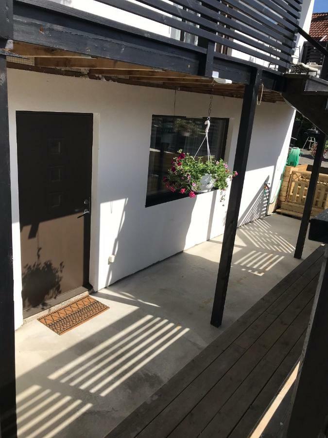 Lagenhet I Villa Pa Fornudden Tyreso Buitenkant foto