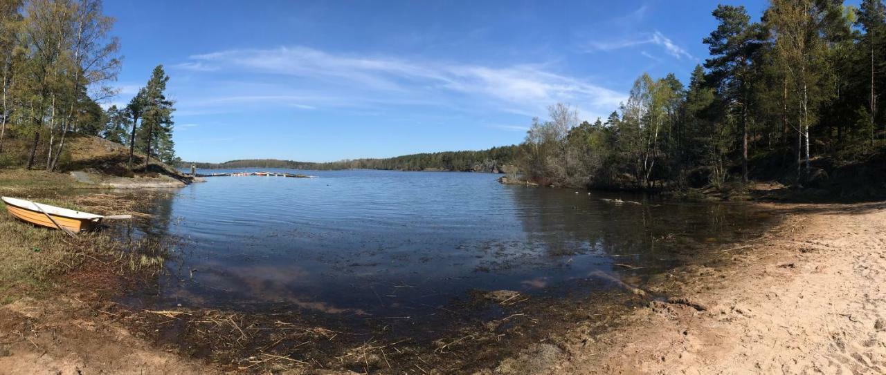 Lagenhet I Villa Pa Fornudden Tyreso Buitenkant foto