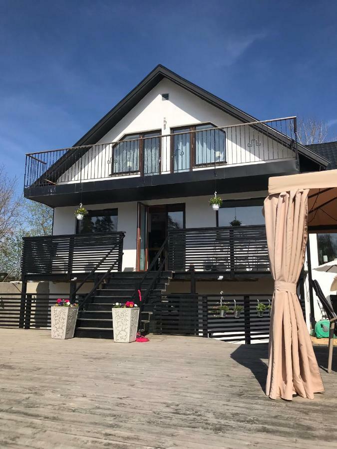 Lagenhet I Villa Pa Fornudden Tyreso Buitenkant foto