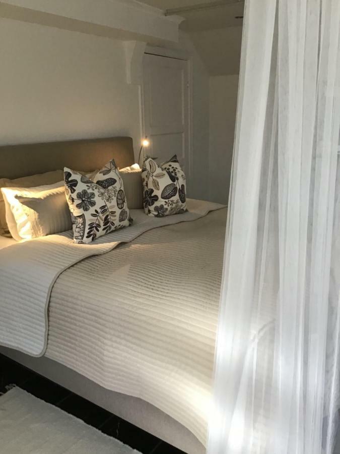 Lagenhet I Villa Pa Fornudden Tyreso Buitenkant foto