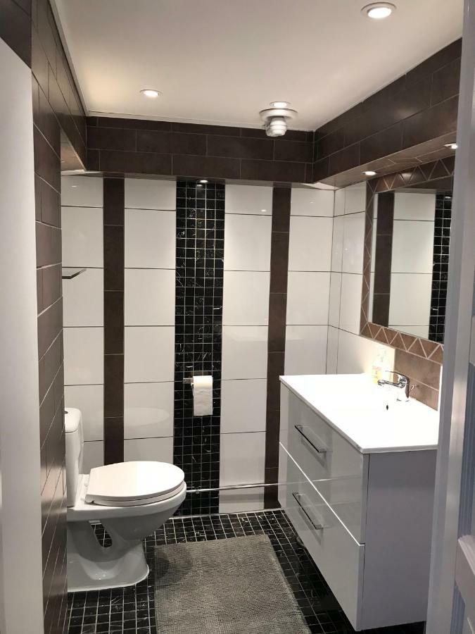 Lagenhet I Villa Pa Fornudden Tyreso Buitenkant foto